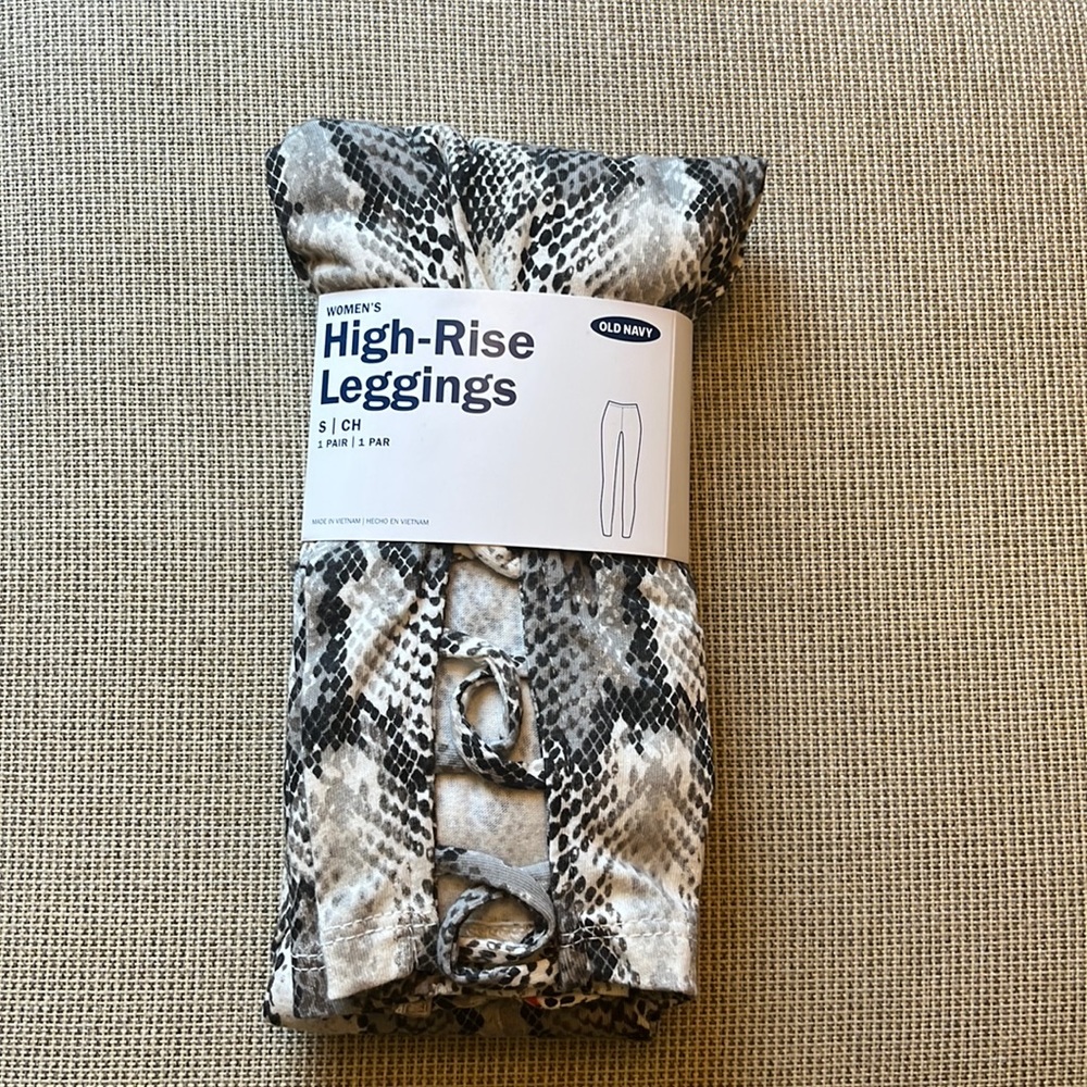 BRAND NEW unopened womens high rise leggings (snake print)